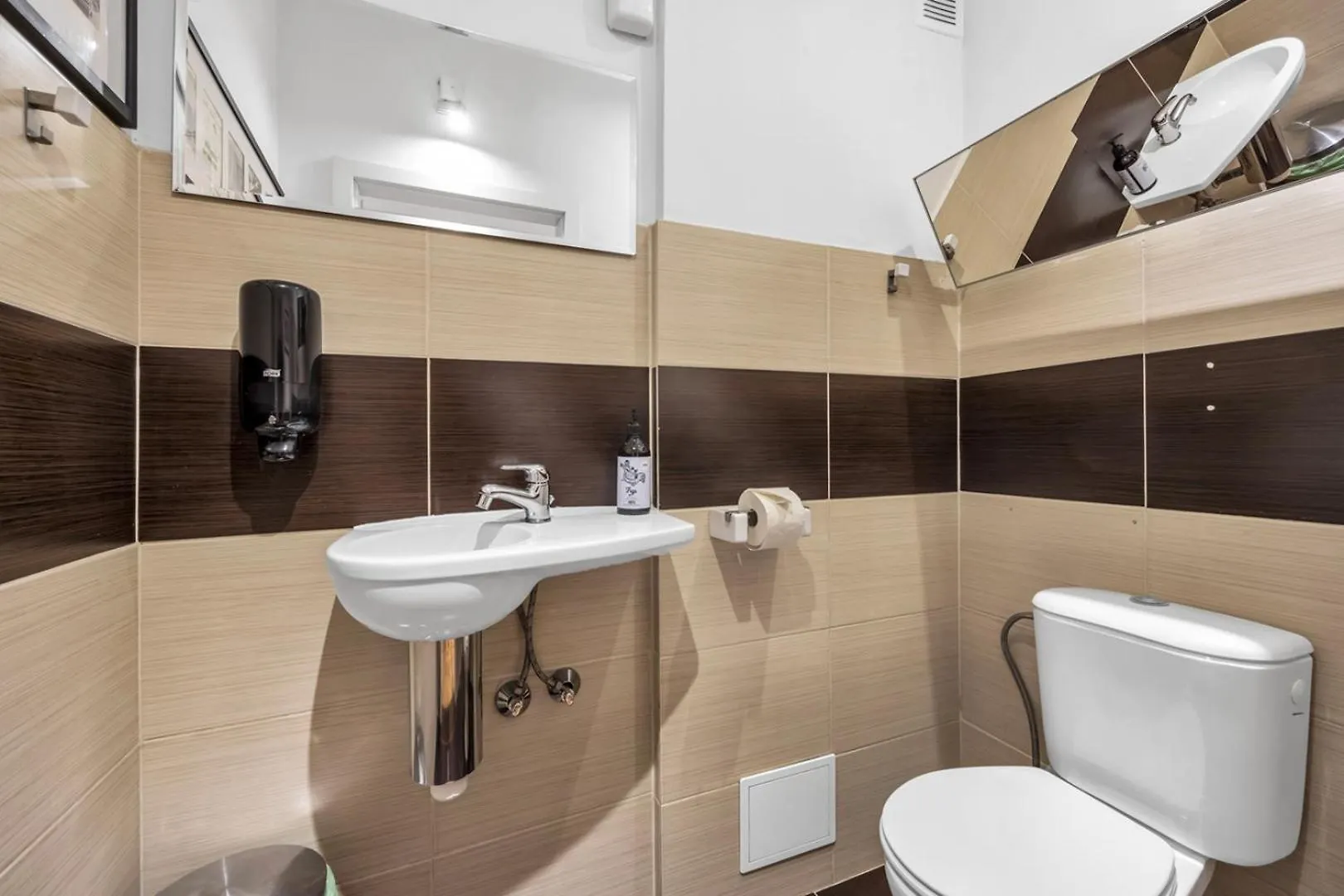 Metro Politechnika 3-Bedroom Apartment Warsaw