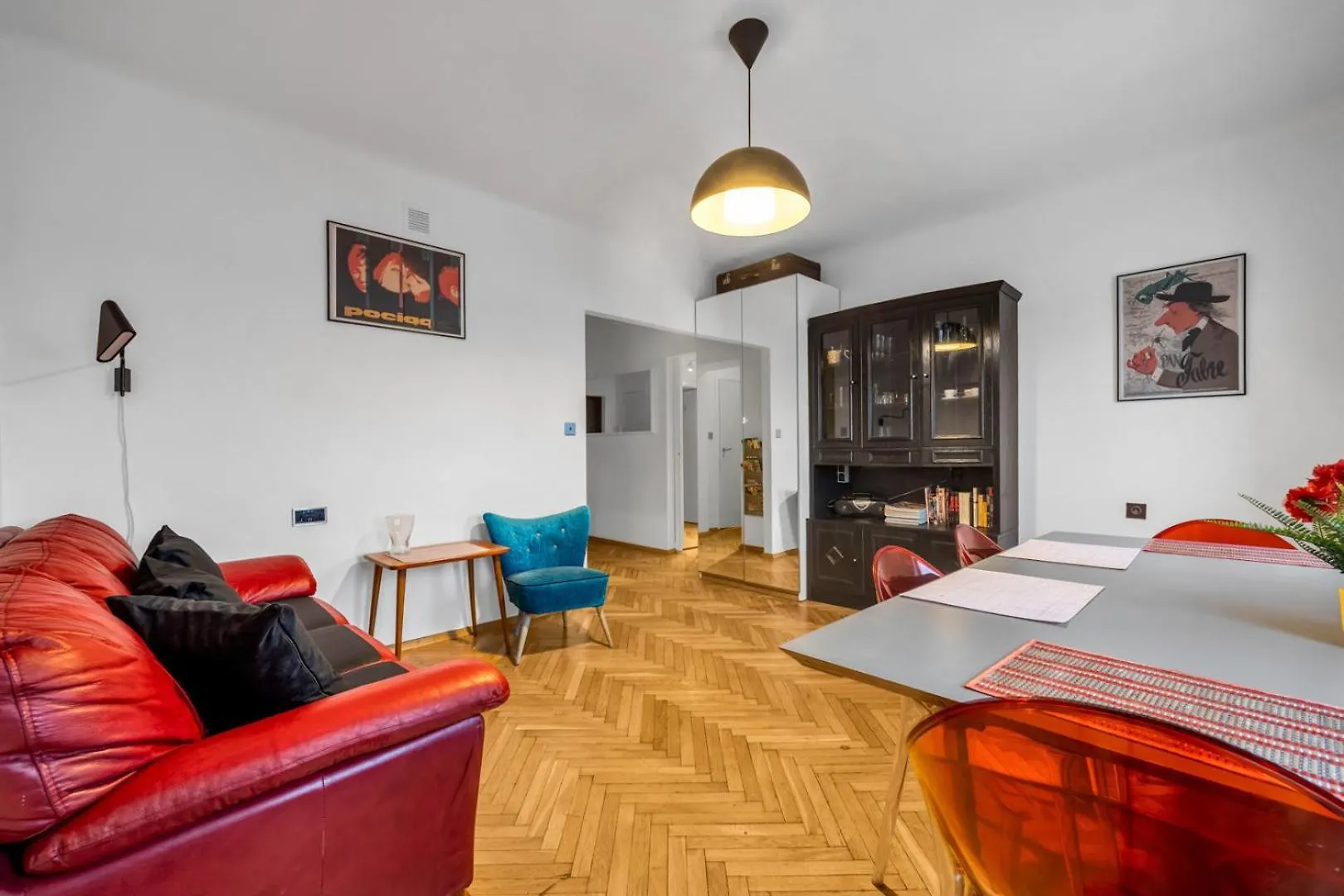 Metro Politechnika 3-Bedroom Apartment Warsaw Poland