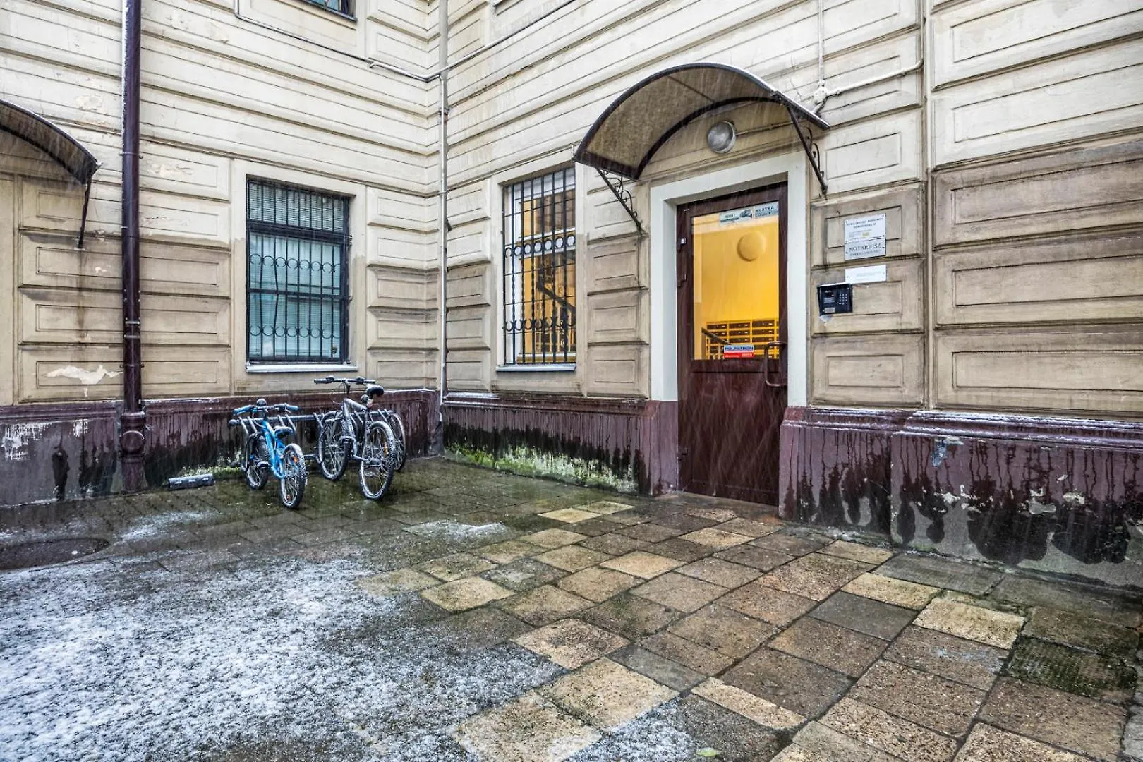 Metro Politechnika 3-Bedroom Apartment Warsaw Poland