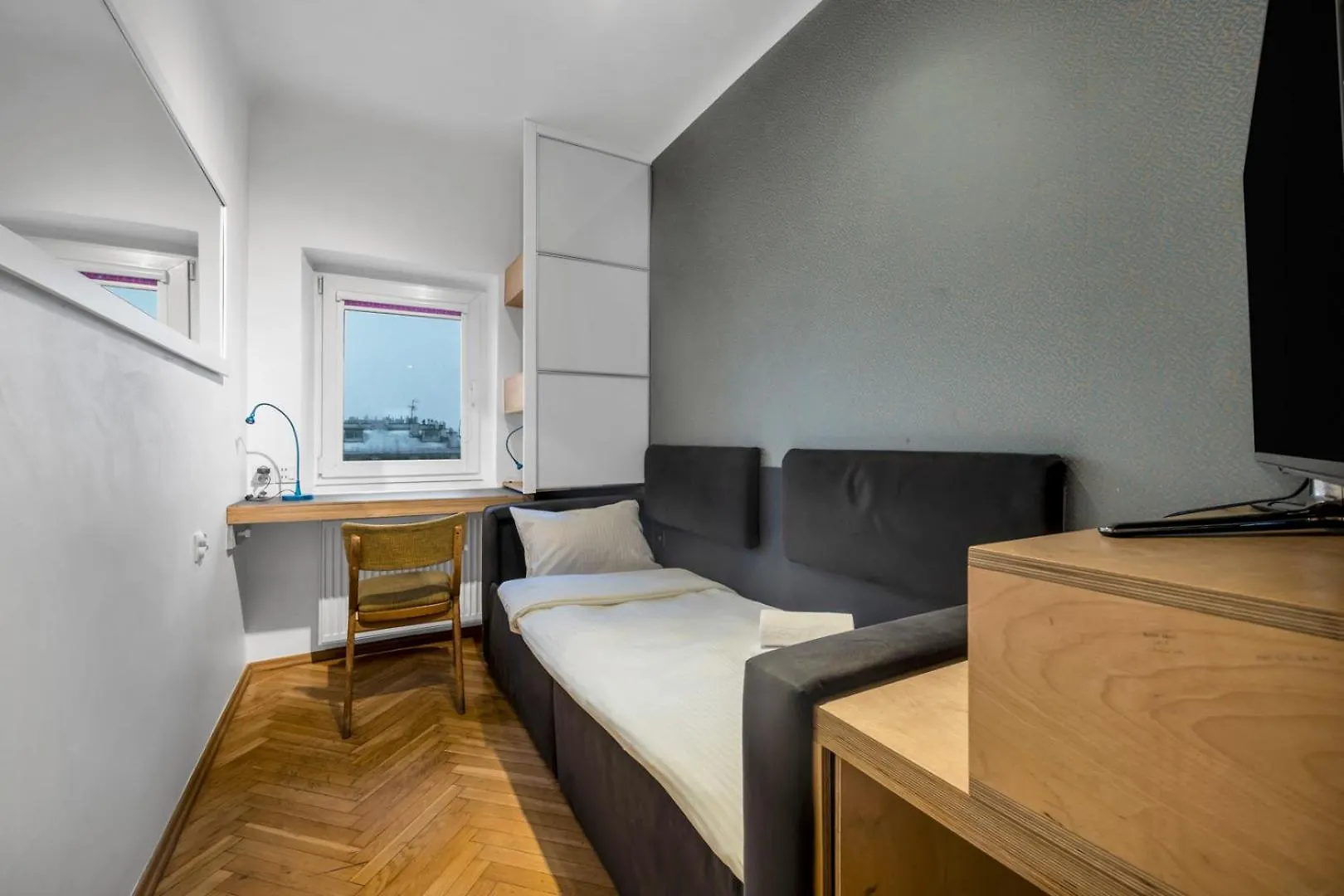 Metro Politechnika 3-Bedroom Apartment Warsaw Poland