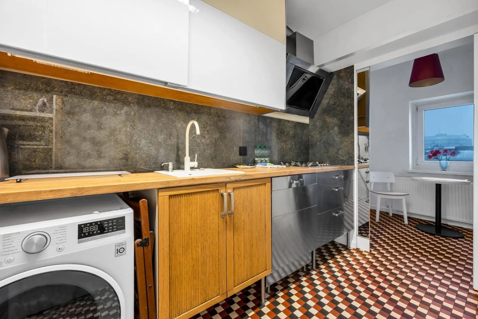 Metro Politechnika 3-Bedroom Apartment Warsaw